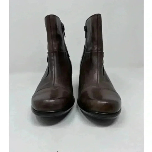 Clarks Bendables Women's Brown Ankle Boots Booties Side Zip -‎ Size 6 - Picture 2 of 12